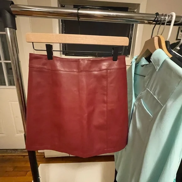 Faux leather burgundy skirt - Picture 1 of 2